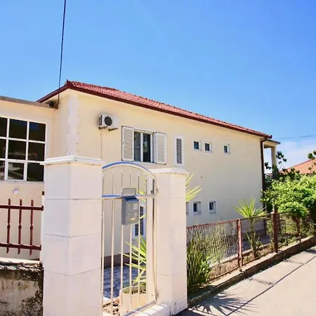 Burano 公寓 特罗吉尔
